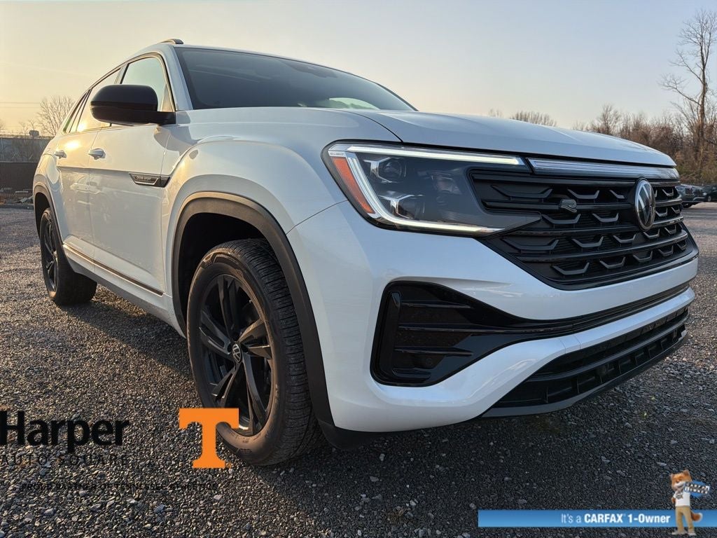 2025 Volkswagen Atlas Cross Sport 2.0T SEL R-Line Black
