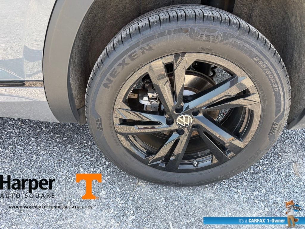 2025 Volkswagen Atlas Cross Sport 2.0T SEL R-Line Black