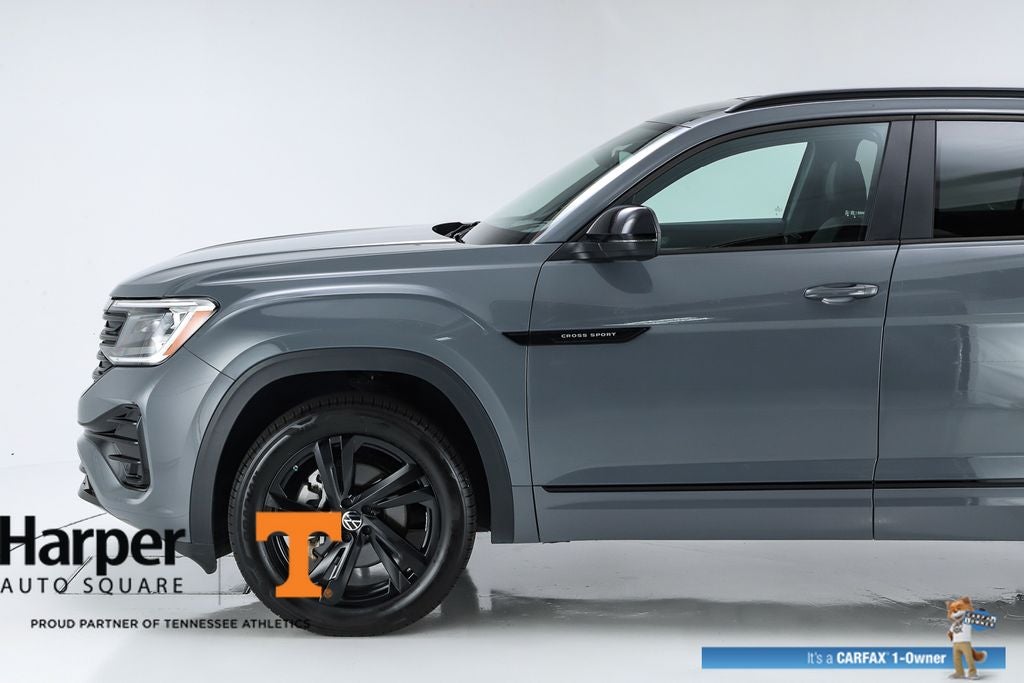 2025 Volkswagen Atlas Cross Sport 2.0T SEL R-Line Black
