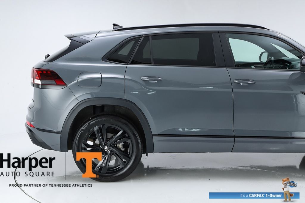 2025 Volkswagen Atlas Cross Sport 2.0T SEL R-Line Black