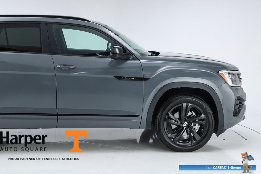 2025 Volkswagen Atlas Cross Sport 2.0T SEL R-Line Black