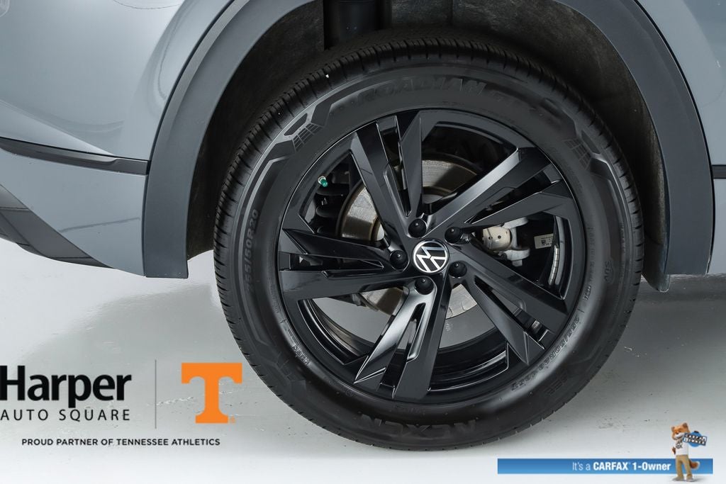 2025 Volkswagen Atlas Cross Sport 2.0T SEL R-Line Black