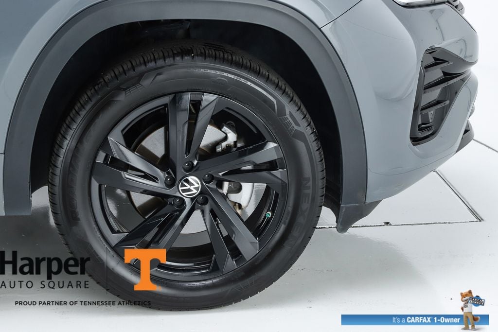 2025 Volkswagen Atlas Cross Sport 2.0T SEL R-Line Black