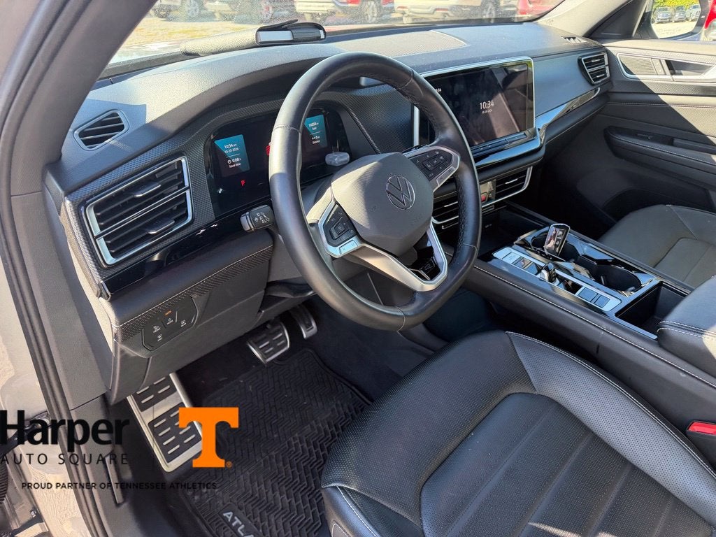 2025 Volkswagen Atlas Cross Sport 2.0T SEL R-Line Black