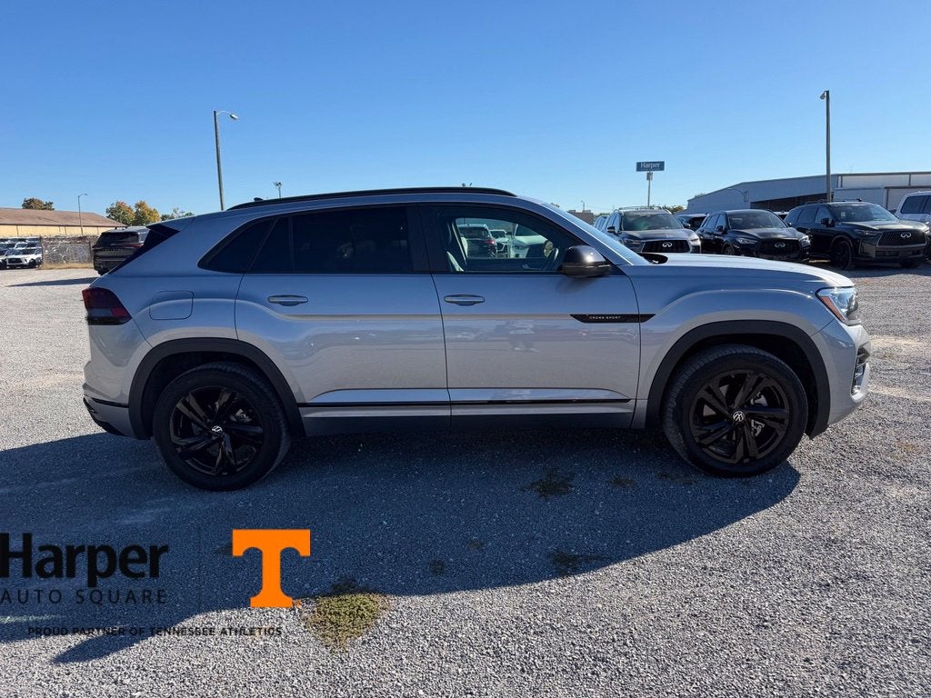 2025 Volkswagen Atlas Cross Sport 2.0T SEL R-Line Black