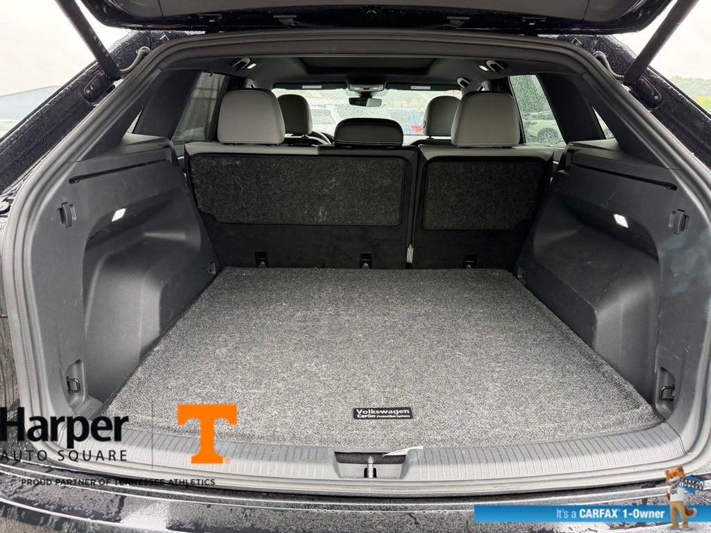 2025 Volkswagen Atlas Cross Sport 2.0T SEL R-Line Black