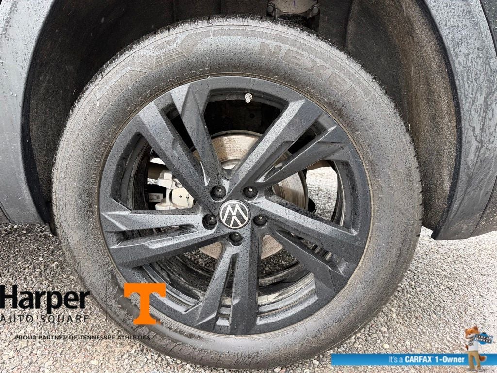 2025 Volkswagen Atlas Cross Sport 2.0T SEL R-Line Black