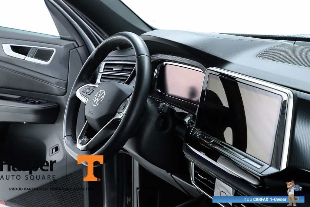 2024 Volkswagen Atlas Cross Sport 2.0T SEL R-Line