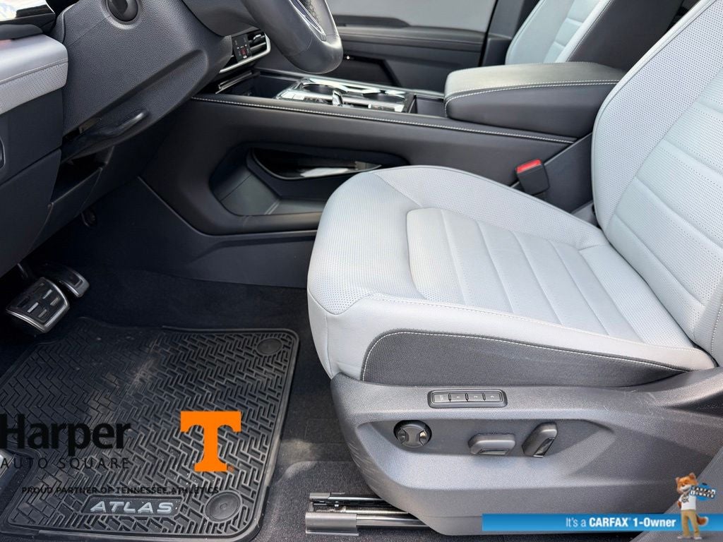 2025 Volkswagen Atlas Cross Sport 2.0T SEL R-Line Black