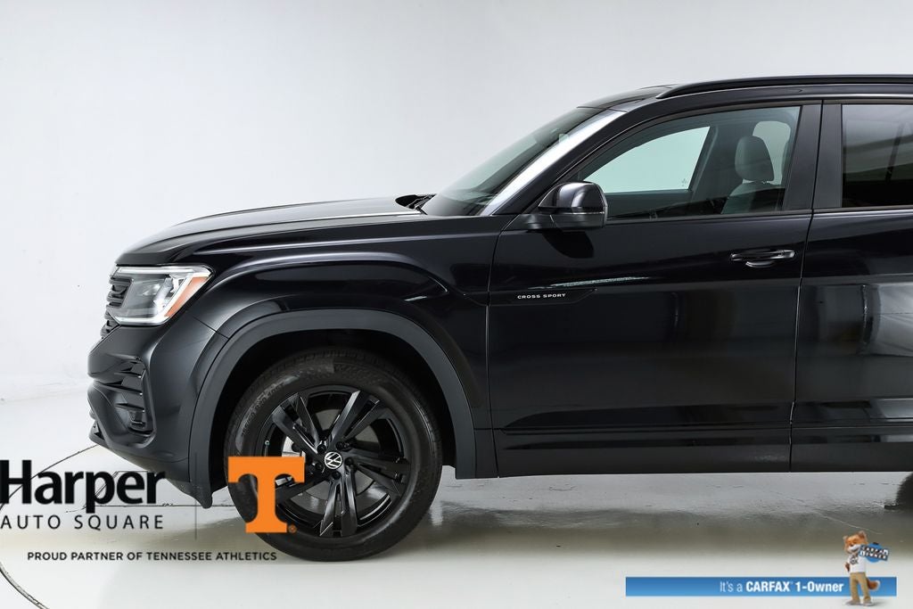 2025 Volkswagen Atlas Cross Sport 2.0T SEL R-Line Black