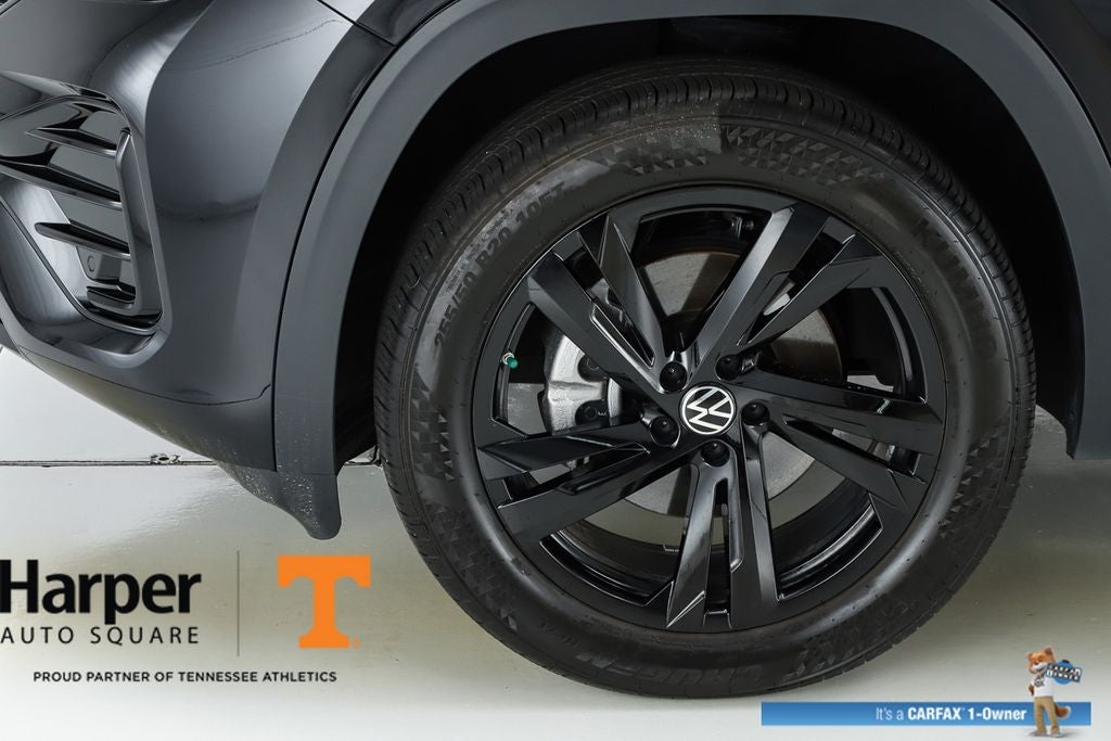 2025 Volkswagen Atlas Cross Sport 2.0T SEL R-Line Black