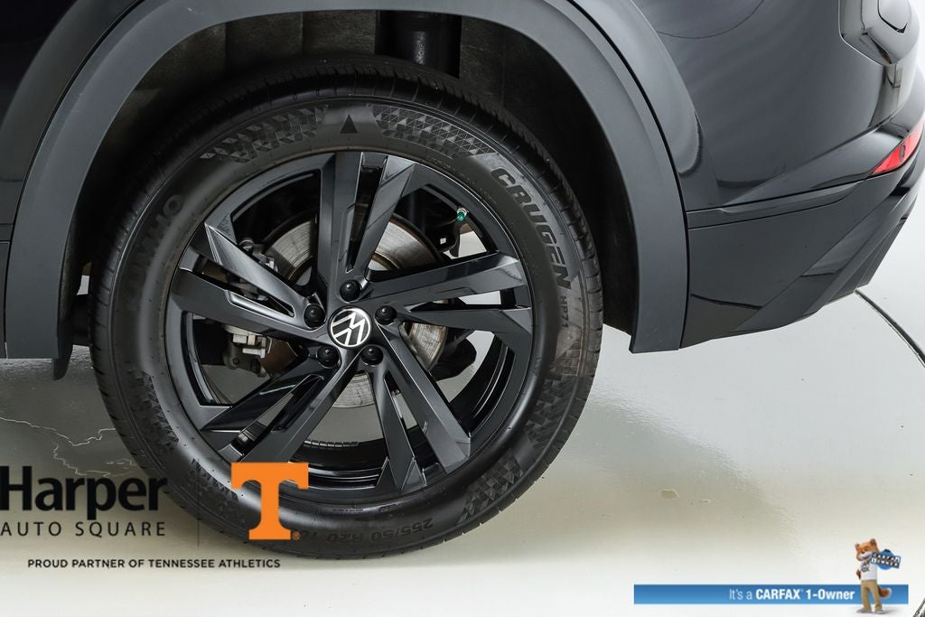 2025 Volkswagen Atlas Cross Sport 2.0T SEL R-Line Black