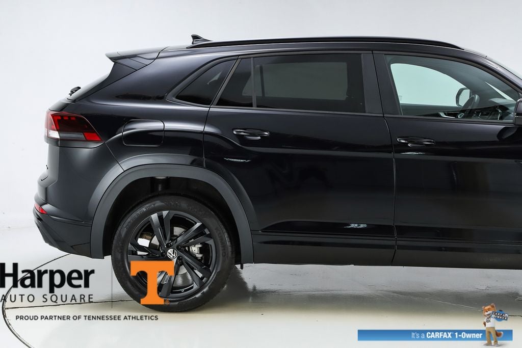 2025 Volkswagen Atlas Cross Sport 2.0T SEL R-Line Black