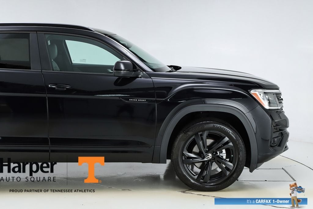 2025 Volkswagen Atlas Cross Sport 2.0T SEL R-Line Black