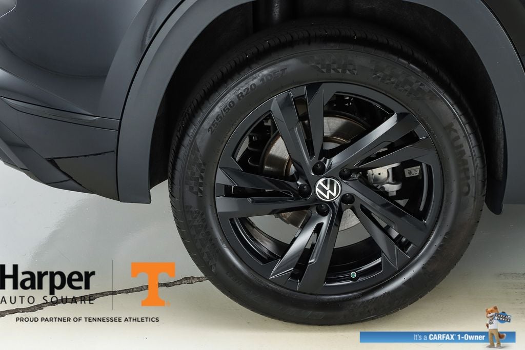 2025 Volkswagen Atlas Cross Sport 2.0T SEL R-Line Black