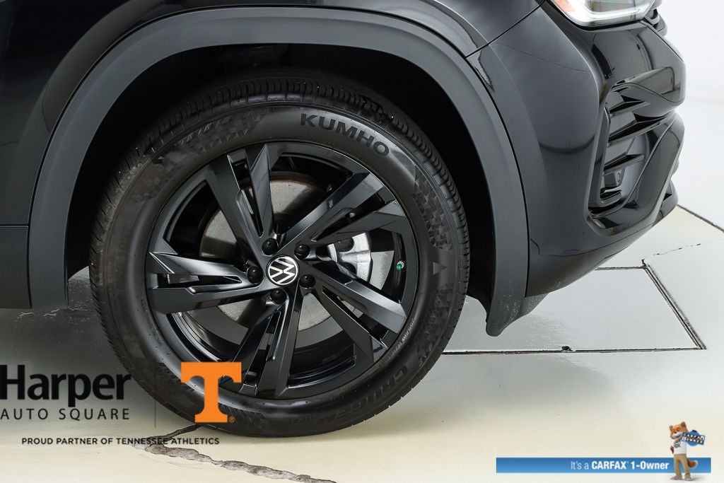 2025 Volkswagen Atlas Cross Sport 2.0T SEL R-Line Black