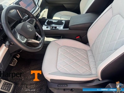 2025 Volkswagen Atlas Cross Sport 2.0T SEL Premium R-Line