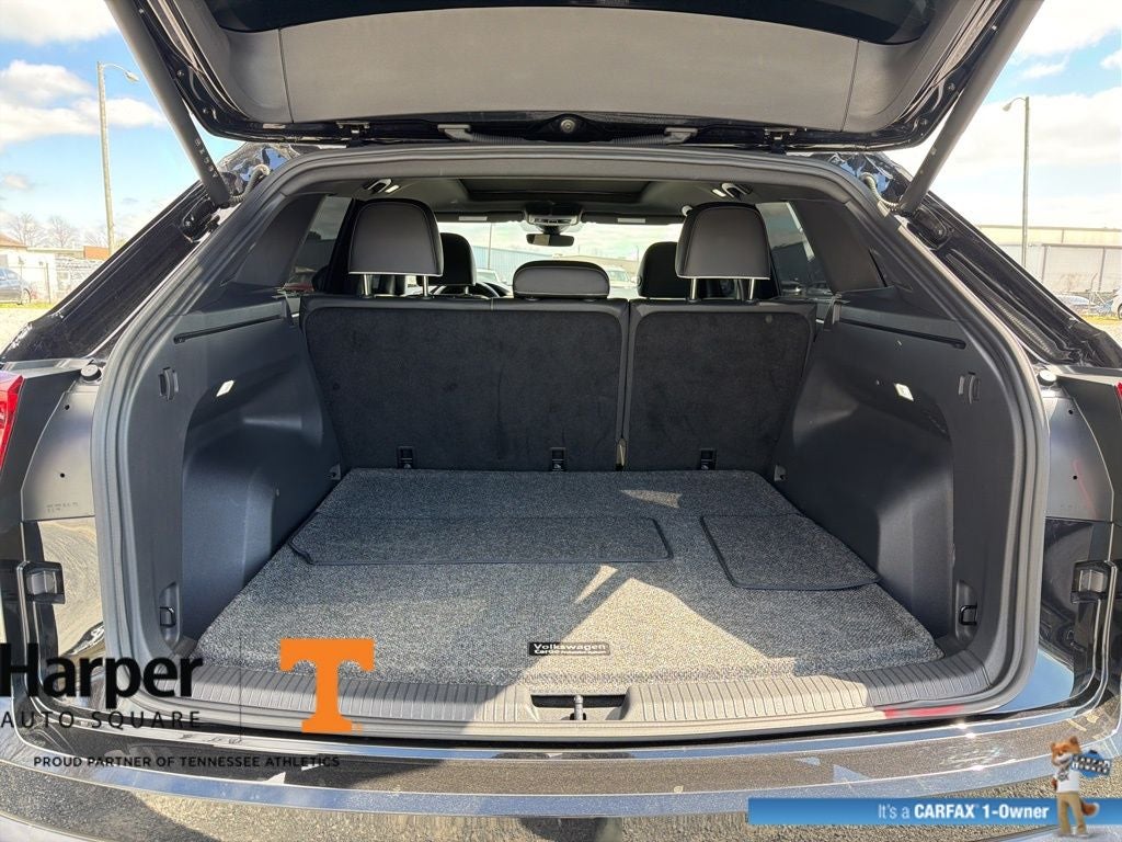 2025 Volkswagen Atlas Cross Sport 2.0T SEL Premium R-Line