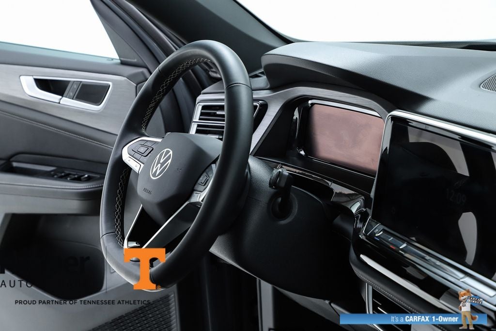 2025 Volkswagen Atlas Cross Sport 2.0T SE w/Technology