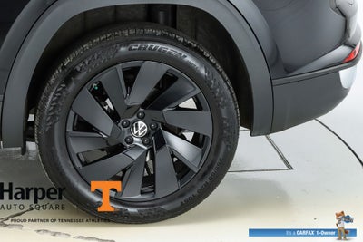 2025 Volkswagen Atlas Cross Sport 2.0T SE w/Technology