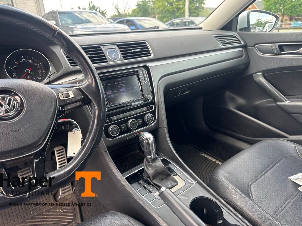 2017 Volkswagen Passat 1.8T R-Line