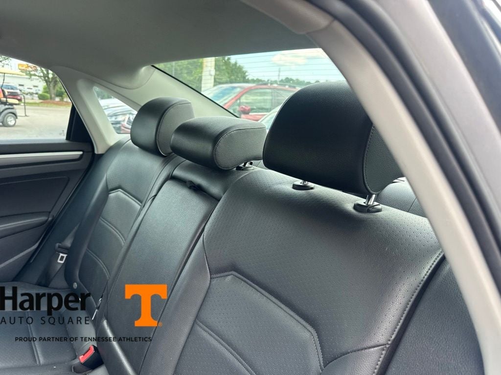 2017 Volkswagen Passat 1.8T R-Line