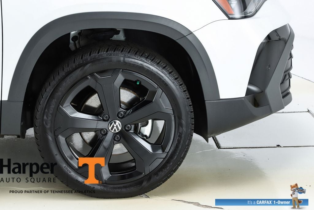 2025 Volkswagen Taos 1.5T SE Black