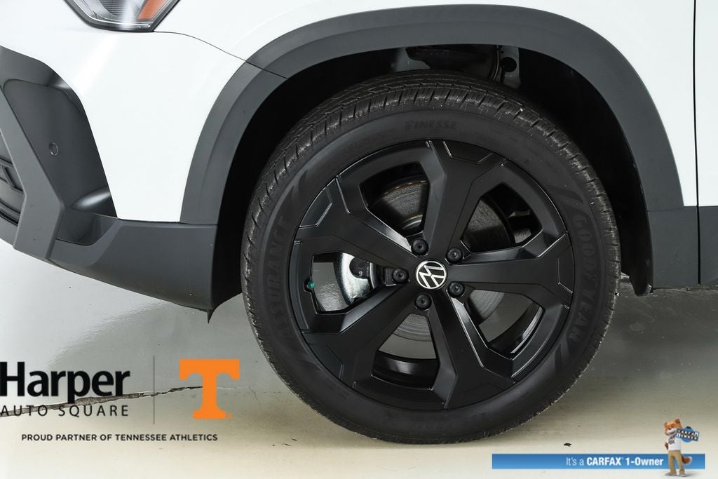 2025 Volkswagen Taos 1.5T SE Black