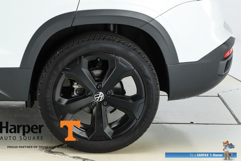 2025 Volkswagen Taos 1.5T SE Black