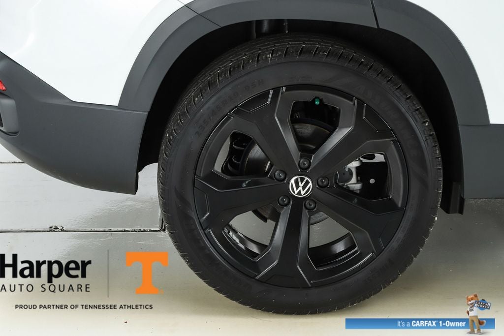 2025 Volkswagen Taos 1.5T SE Black