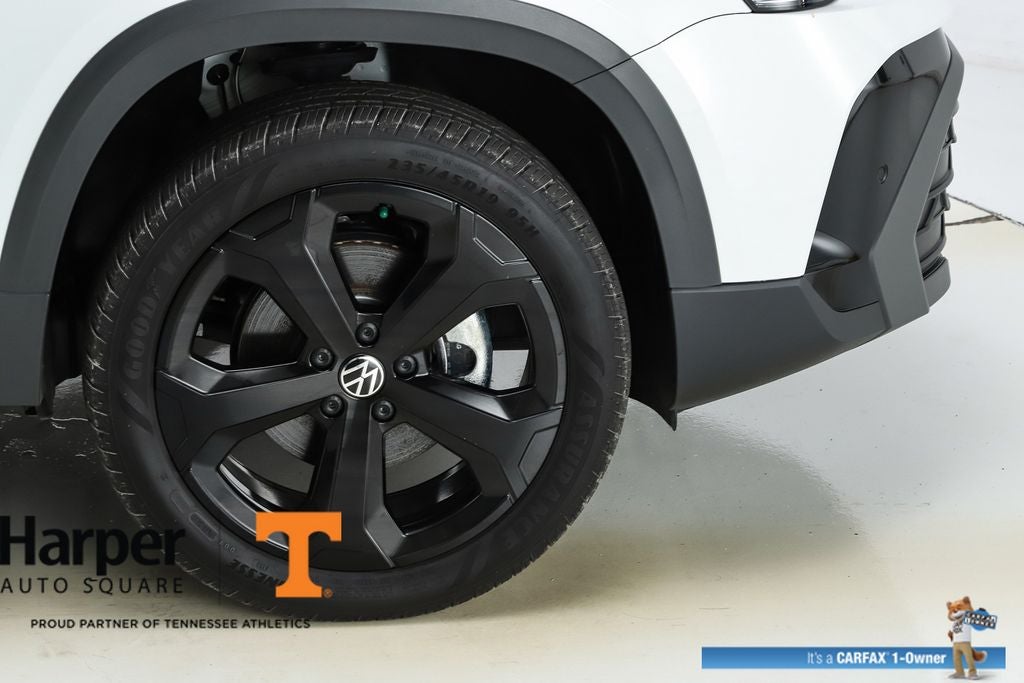 2025 Volkswagen Taos 1.5T SE Black