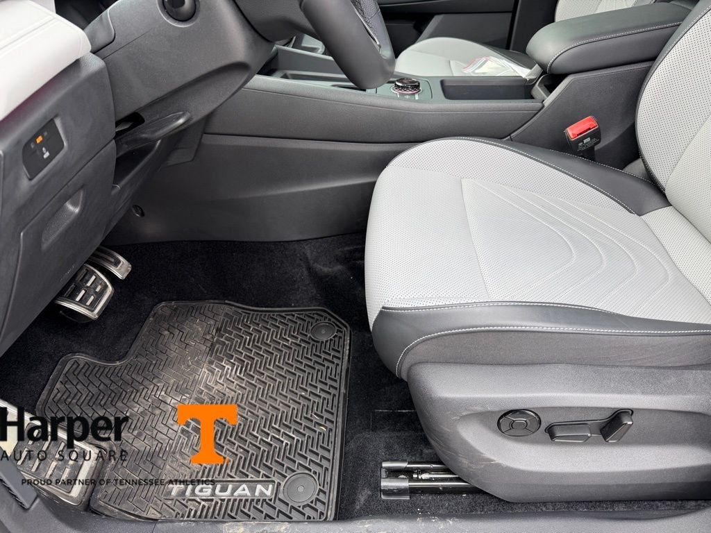 2025 Volkswagen Tiguan 2.0T SE R-Line Black