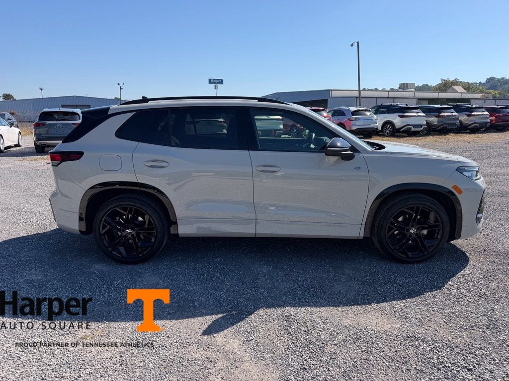 2025 Volkswagen Tiguan 2.0T SE R-Line Black