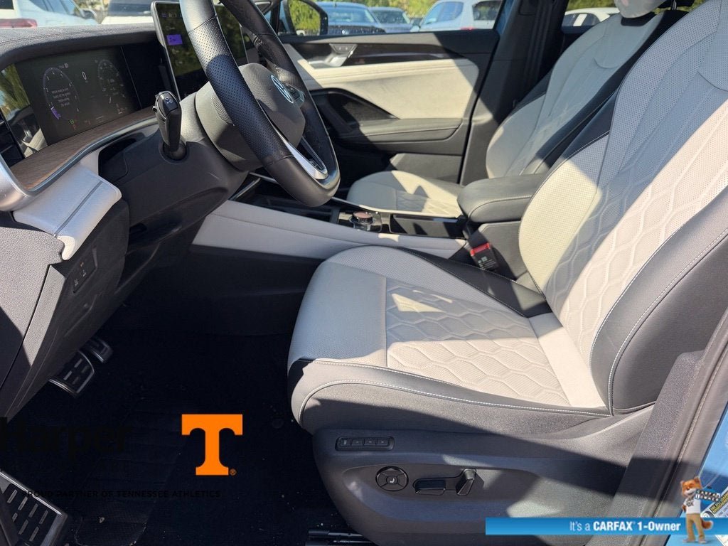 2025 Volkswagen Tiguan 2.0T SEL R-Line