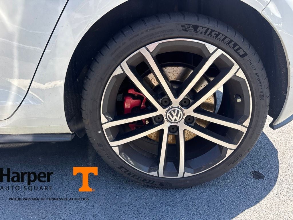 2017 Volkswagen Golf GTI Sport