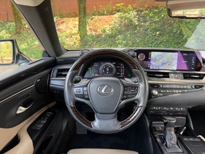 2021 Lexus ES 300h Ultra Luxury
