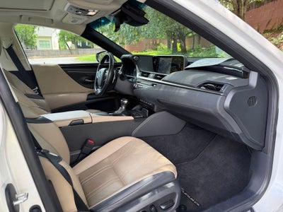 2021 Lexus ES 300h Ultra Luxury