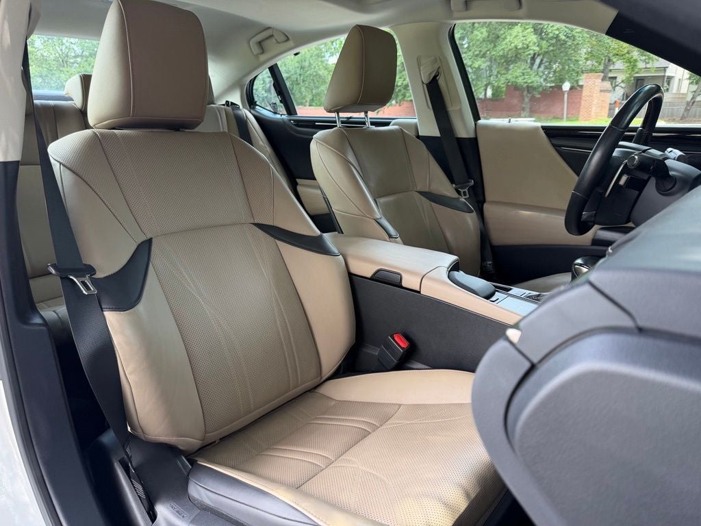 2021 Lexus ES 300h Ultra Luxury