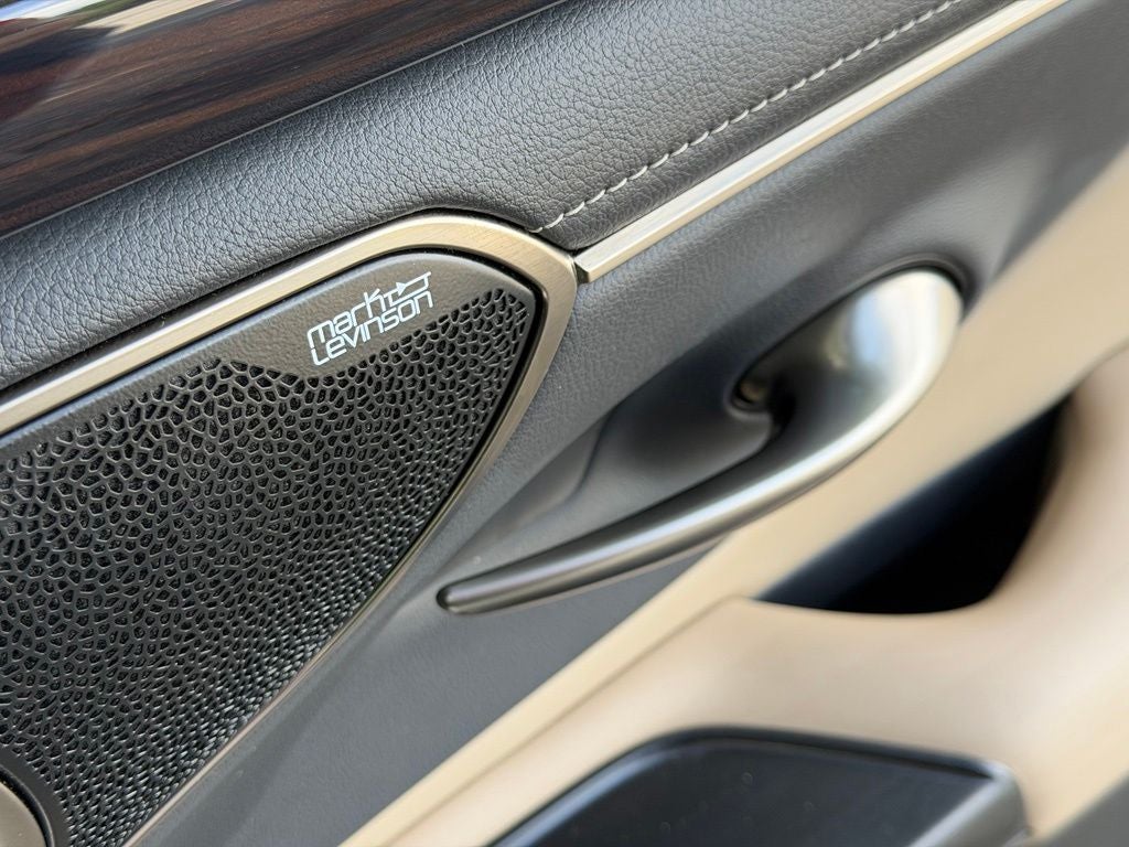 2021 Lexus ES 300h Ultra Luxury