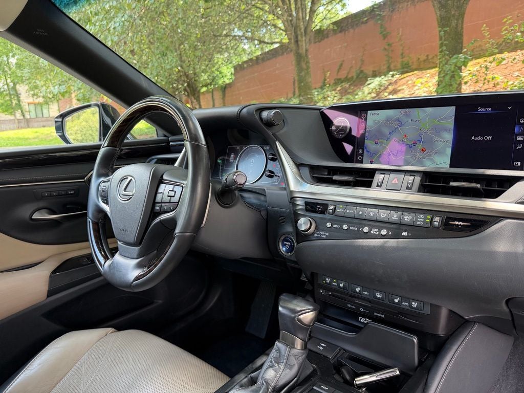 2021 Lexus ES 300h Ultra Luxury