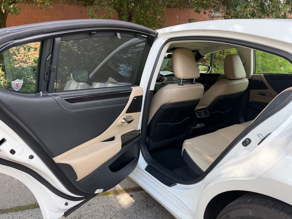 2021 Lexus ES 300h Ultra Luxury