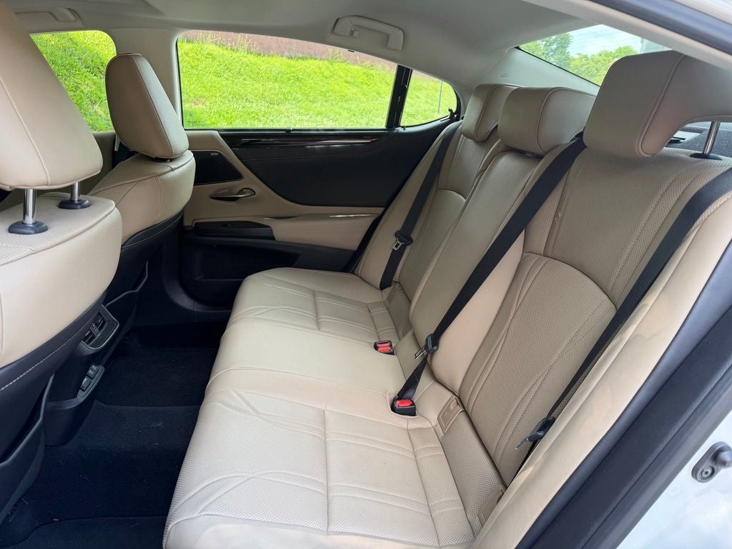 2021 Lexus ES 300h Ultra Luxury