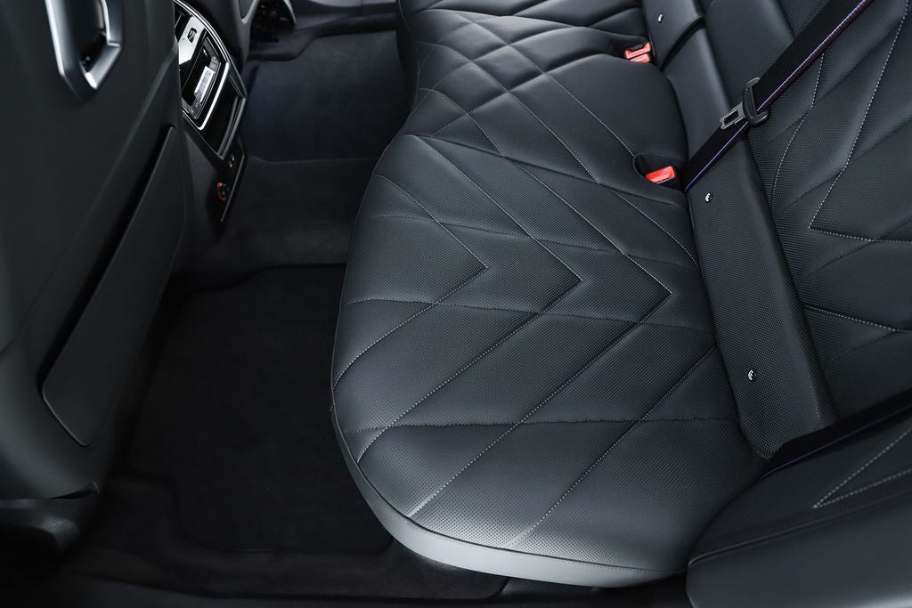 2025 BMW XM Base