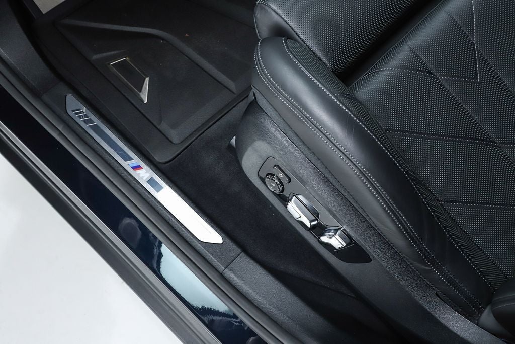 2025 BMW XM Base