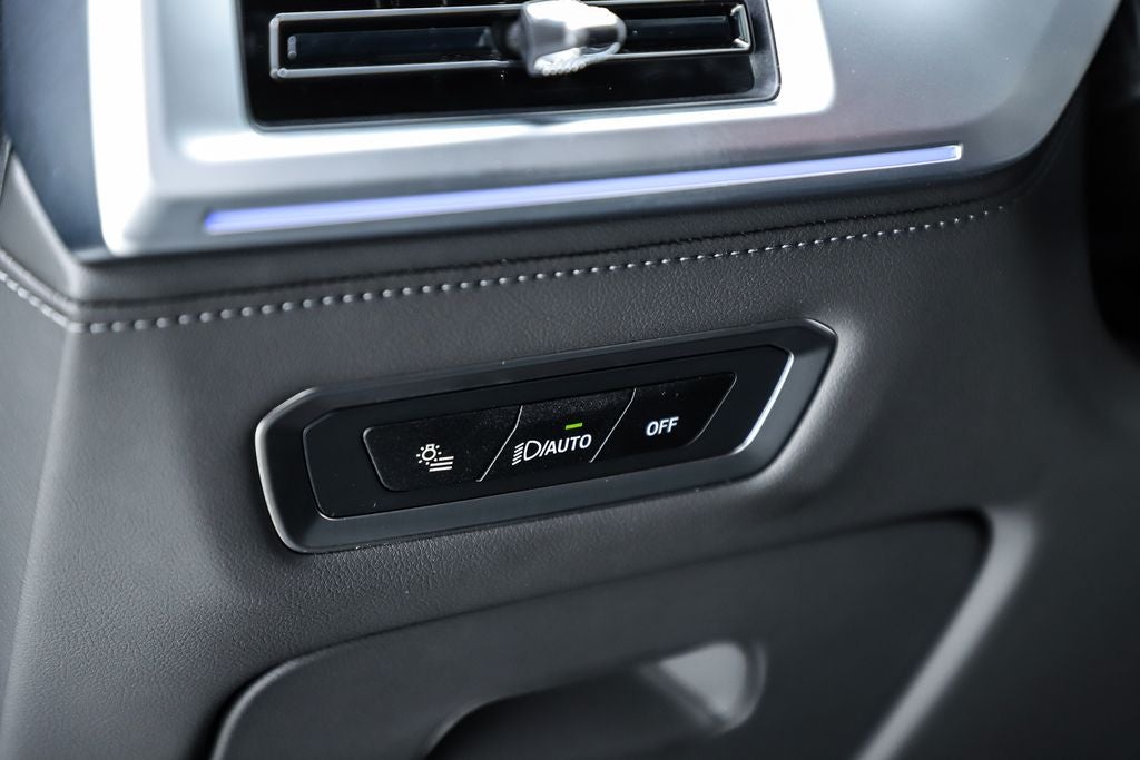 2025 BMW XM Base