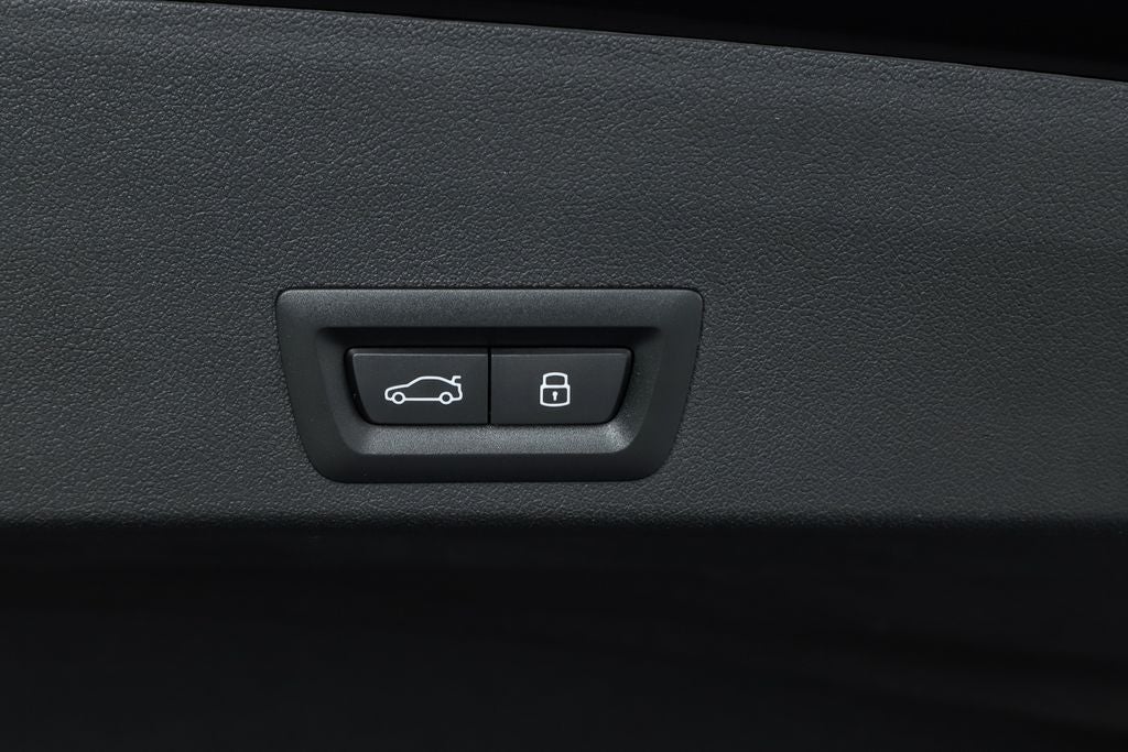 2025 BMW XM Base