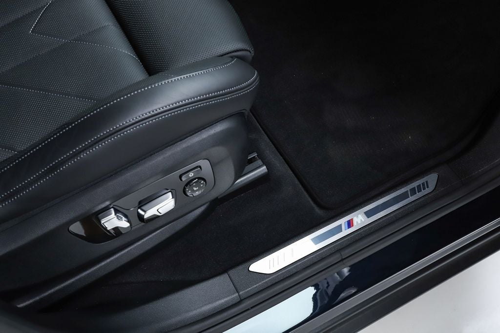 2025 BMW XM Base
