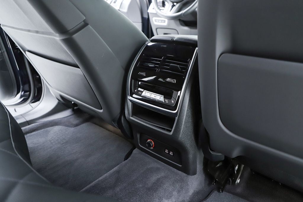 2025 BMW XM Base