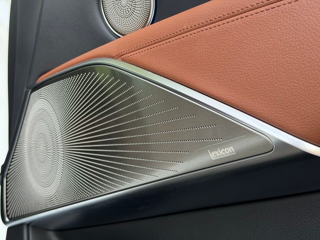 2020 Kia K900 Luxury