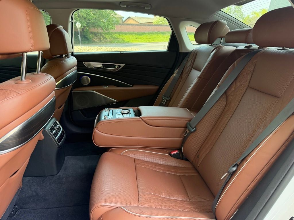 2020 Kia K900 Luxury